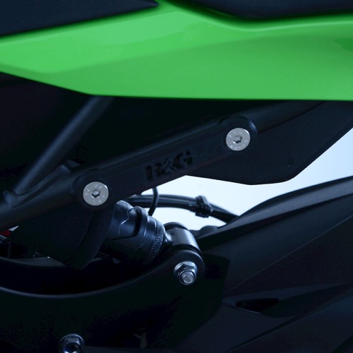 (imagen para) Tapas Ciegas Reposapié (2) - Kawasaki ZX-25R 2020 en adelante / ZX-4RR 2023 en adelante, Suzuki GSX-S1000 GT 2022 en adelante, GSX-S1000GX 2024 en adelante