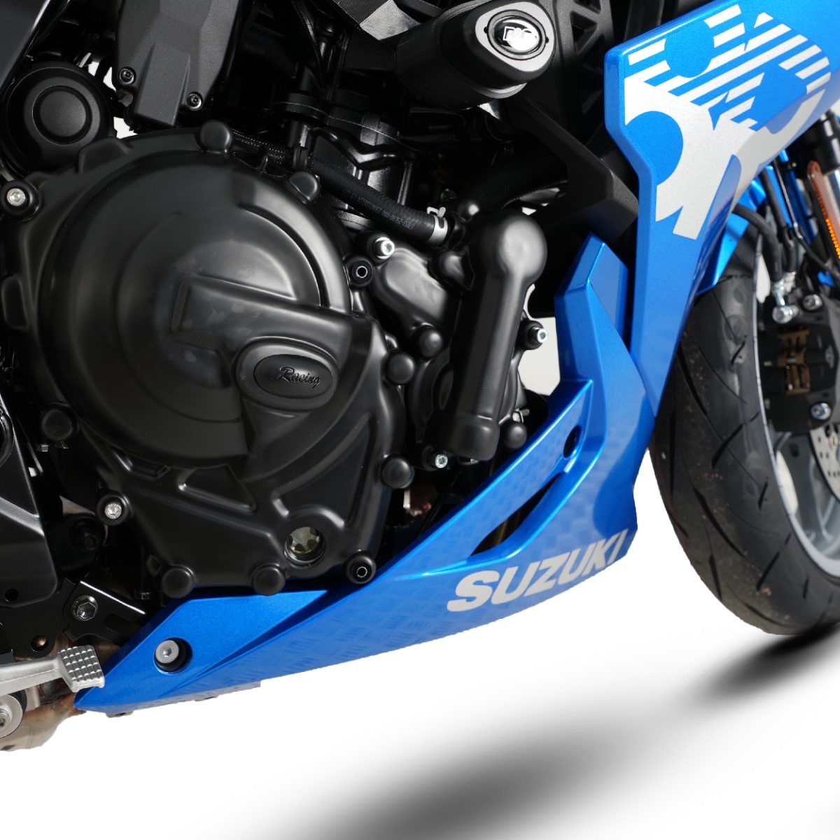 (imagen para) Tapa Protectora del Embrague "Race" (DCH) - Suzuki GSX-8S/8R 2024+, V-Strom 800 DE 2023+/RE 2024+, GSX-8T/TT 2025+