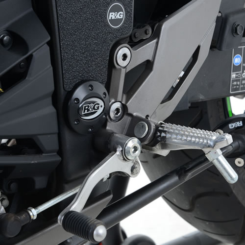 (imagen para) Tapon de Chasis (1) IZQ - Kawasaki Z300 2015 en adelante, Z250 2013-2018 & BMW R1250GS 2018 en adelante