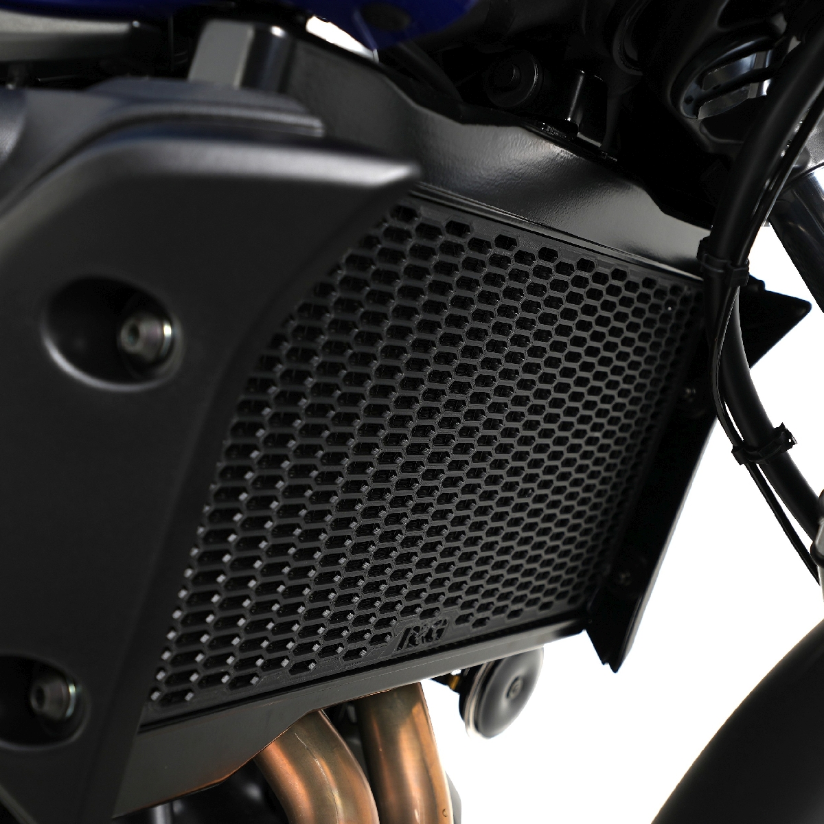 (image for) Pro Radiator Guard - Yamaha MT-07 2014-2024 / Tracer 7 (GT) 2021+ / Tracer 700 2016-2020 / XSR700 2016+ / Tenere 700 2025+