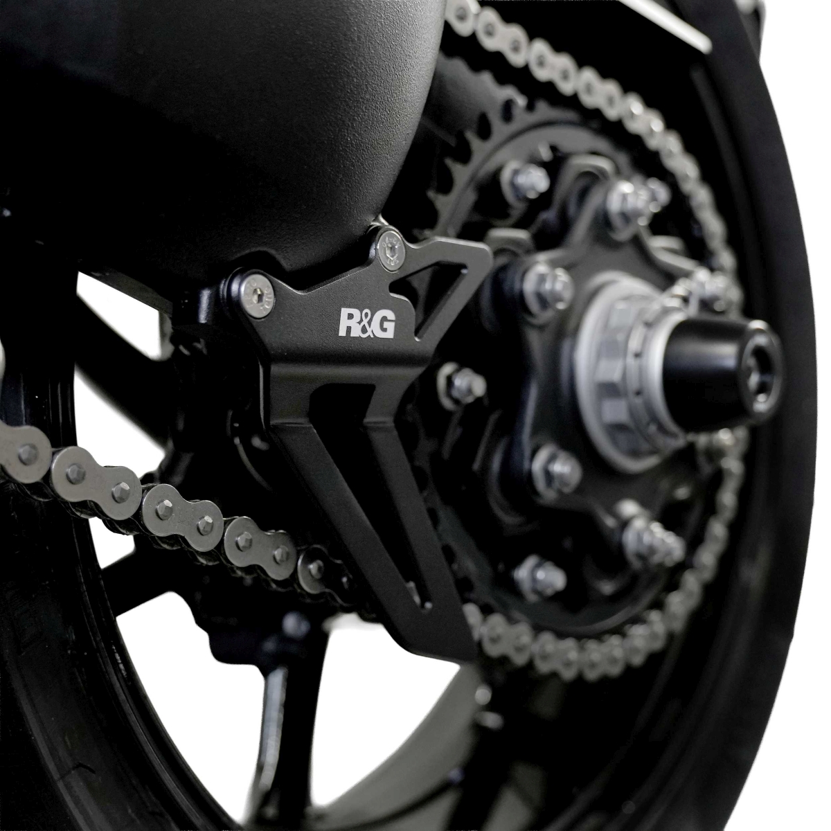 (imagen para) Protector de Pie/Cadena - Triumph Speed Triple 1200 RX 2025+ / Speed Triple 1200 RR 2022+ / Speed Triple 1200 RS 2021+